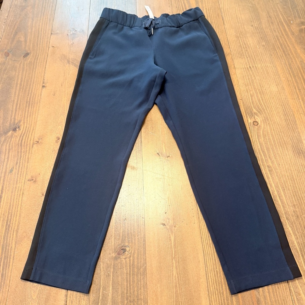 Lululemon Women's On The Fly Straight Leg Pants Size 6 Navy Blue Leg Stripe
